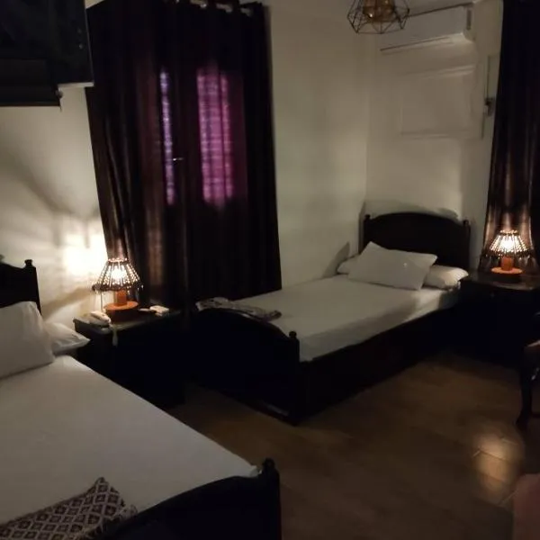 Salvatore Rooms with Breakfast-City Center, hotel in Dumyāţ
