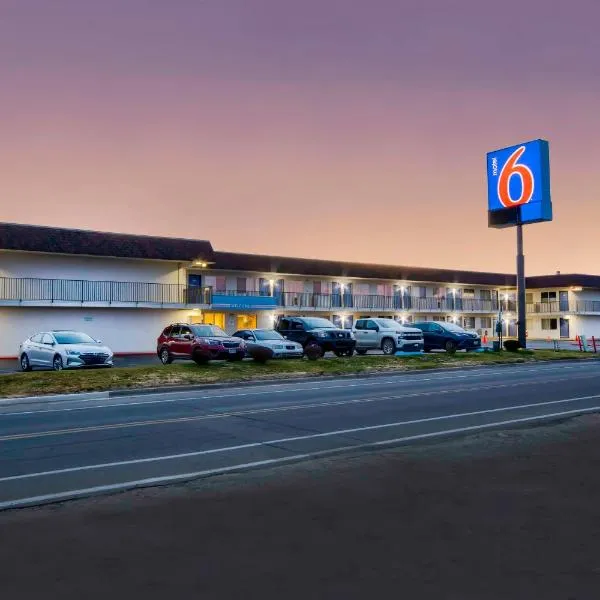 Motel 6-Farmington, NM, hótel í Farmington