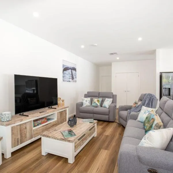 Shiloh Shores - Pet Friendly with Fire Pit - 5 Mins to Beach, hotel in Culburra Beach