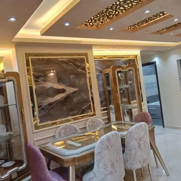 شقة جديدة سوبر لوكس جامعة الدول المهندسين Egyptian Nile museum Cairo royal furnished apartment in muhandessin, hotel v Káhiře