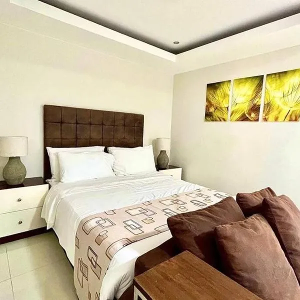 Sheryll Escapes - 203 La Grande, classy studio with hotel amenities!, hotel v destinaci Angeles