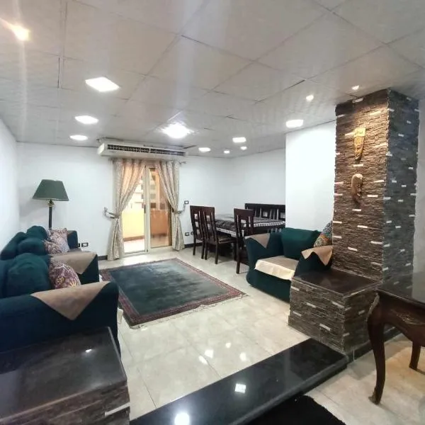 شقه مفروشه كورنيش المعادى, hotel in Cairo