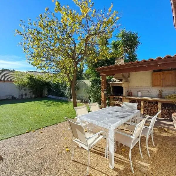 Le Ces-Spacieuse maison - Wifi Jardin - Parking gratuit - 15min des plages โรงแรมในเบซิเยร์