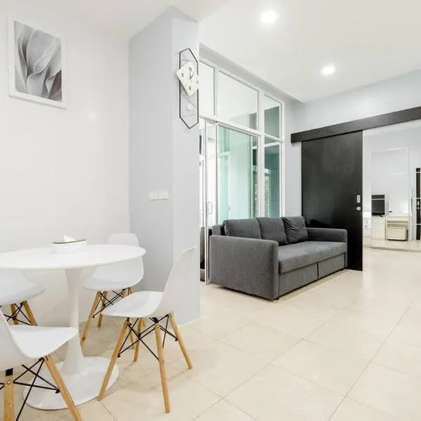 Veloche Group, hotel in Ban Karon