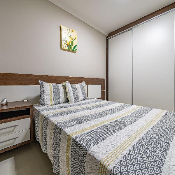 012 - Apartamento espaçoso à 120m Praia de Bombas - Foto 2