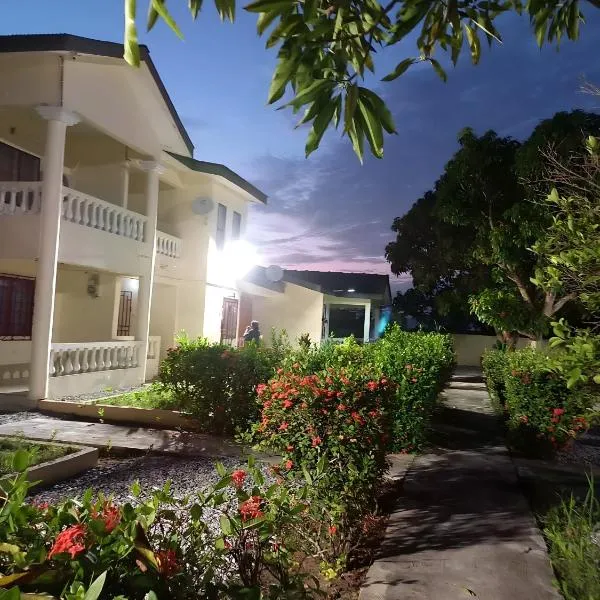 Lord's Hands Guesthouse Hotel, hotel v destinaci Winneba