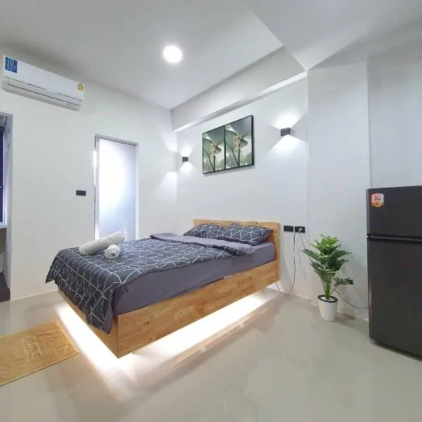 Irich residence South Samrong 6 Kms BTS-Pu Chao, hótel í Samut Prakan