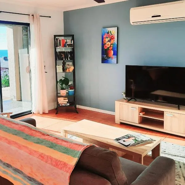 Halletts Cove에 위치한 호텔 "Sea to See" Large Apartment in Prime Location with Free Laundry Room and Car Parking