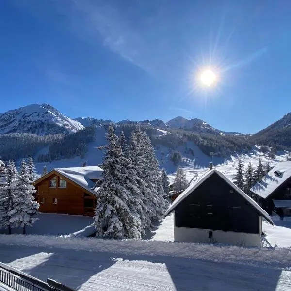 Beau duplex refait à neuf, 45m2, 4 pers, vue, hotel in Montgenèvre