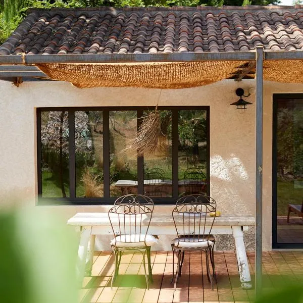 Petit coin de paradis avec jardin privé et piscine, hotel v destinácii Saint-Maximin-la-Sainte-Baume