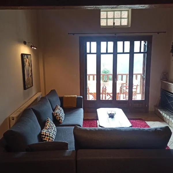 Helmos Mountain Retreat, hotel in Zarouhla