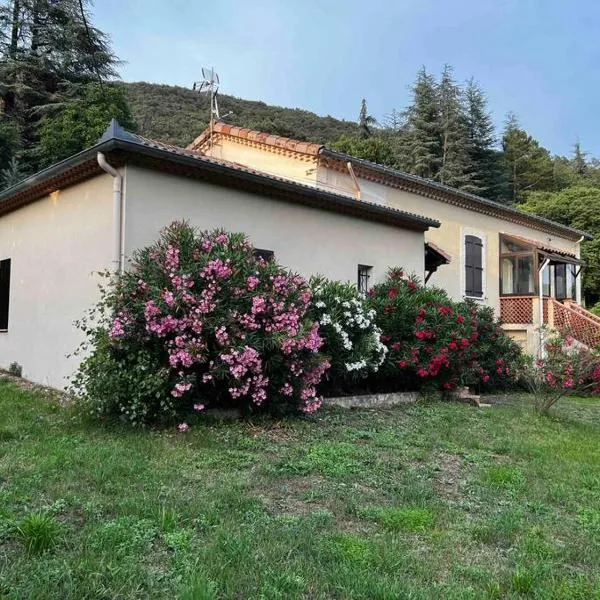 Gîte 45 m2 3/4 personnes, hotel in Bessèges