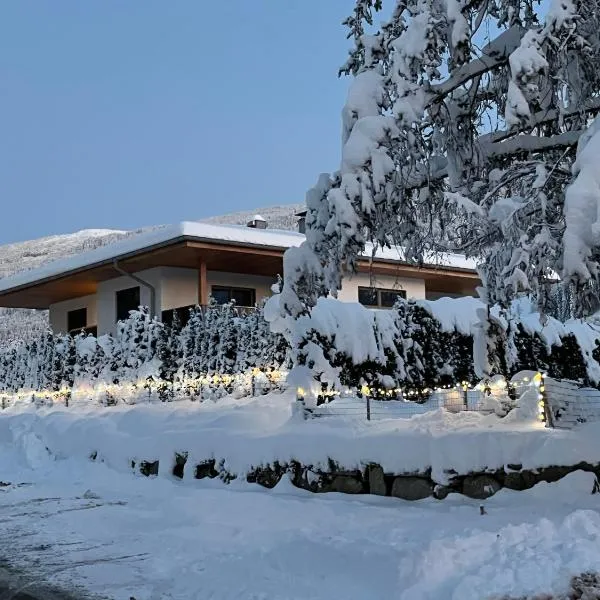 Ferienwohnung Familie Alt Rinn, Innsbruck, hotel in Rinn