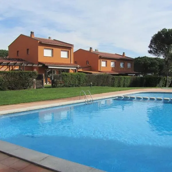 Casa con piscina a menos de 1 min de la playa. AA, hotel di Girona