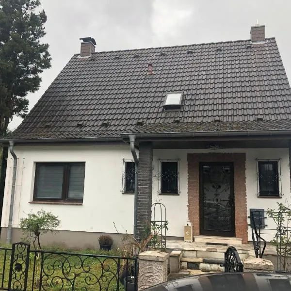 Souterrain Wohnung in der Nähe vom Düsseldorfer Flughafen, hotel v destinaci Ratingen