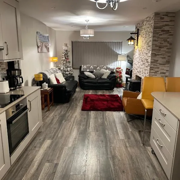 Harmony House enclosed property near beach and lake, hotel v destinaci Tramore