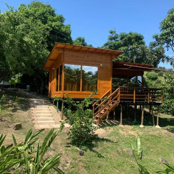 Las Nubes Cabaña, hotel in La Mesa