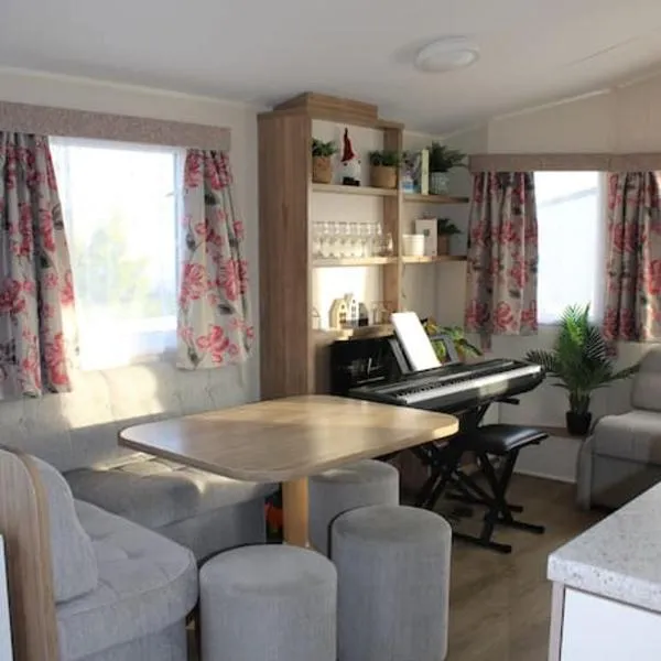 Cosy beachfront getaway in Mersea, hotel v destinaci West Mersea