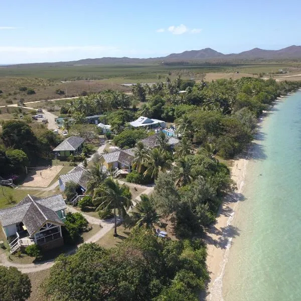 Beach House Lodge，位于Poum的酒店