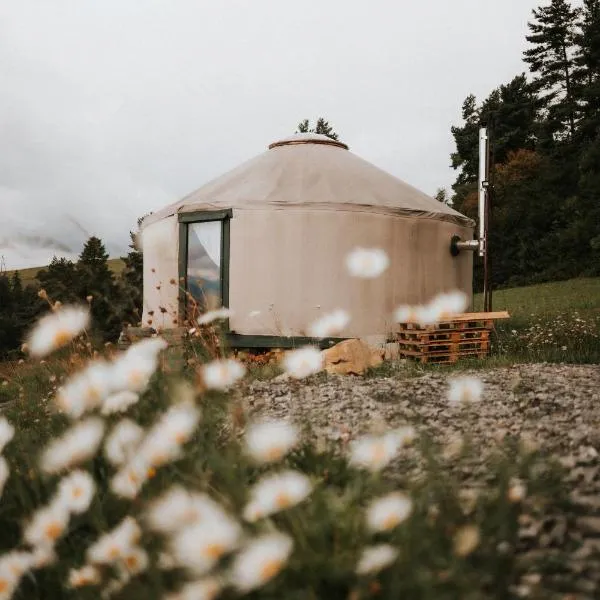 Dzikość Serca - Jurta z widokiem na Tatry, hotel v destinácii Knurów