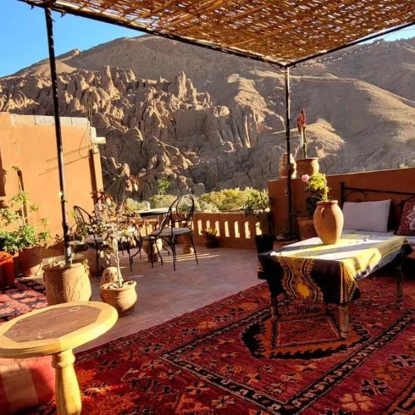 Tafsut dades guesthouse stay with locals, hotel v destinaci Tamellalt