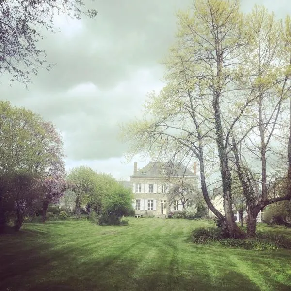 Maison d'hôtes La Doucelle culture et bien-être, hotel v destinácii Lignieres-Orgeres