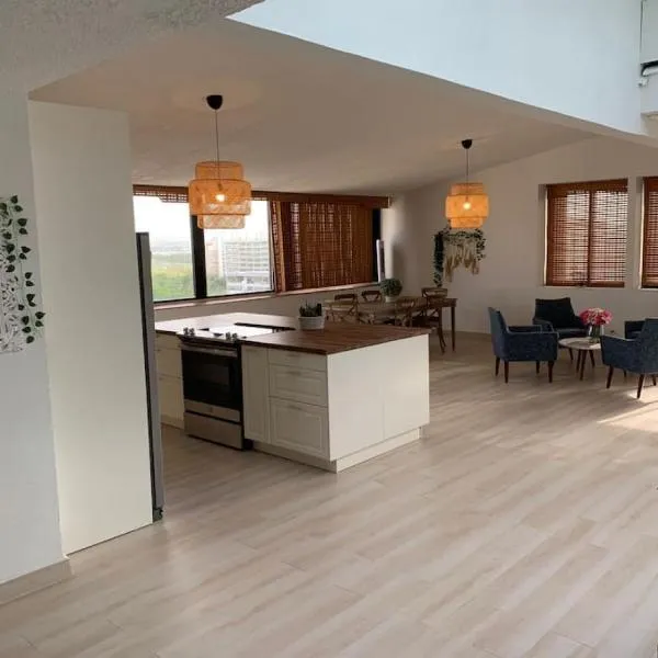Attractive Penthouse in Isla Verde, hotel in San Juan