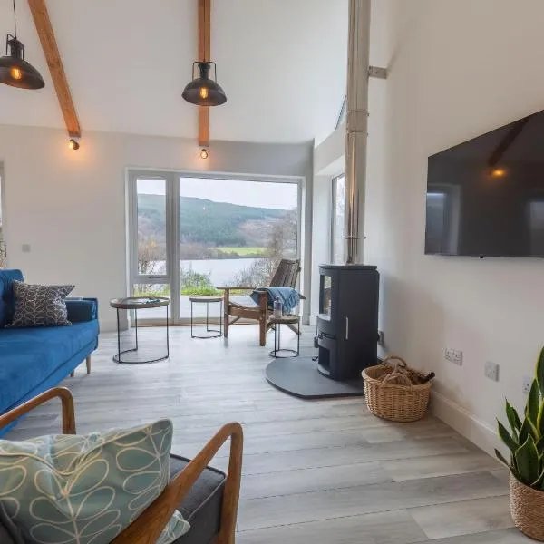 Holiday Home Loch View by Interhome, hotel in Balnain