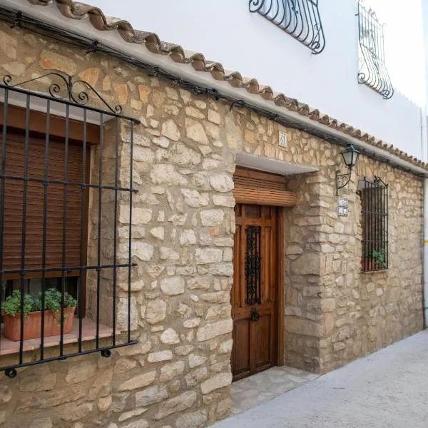 CASA LOLA Naturaleza, Montañas y Piscina Compartida De Pueblo, hotel in Carroja