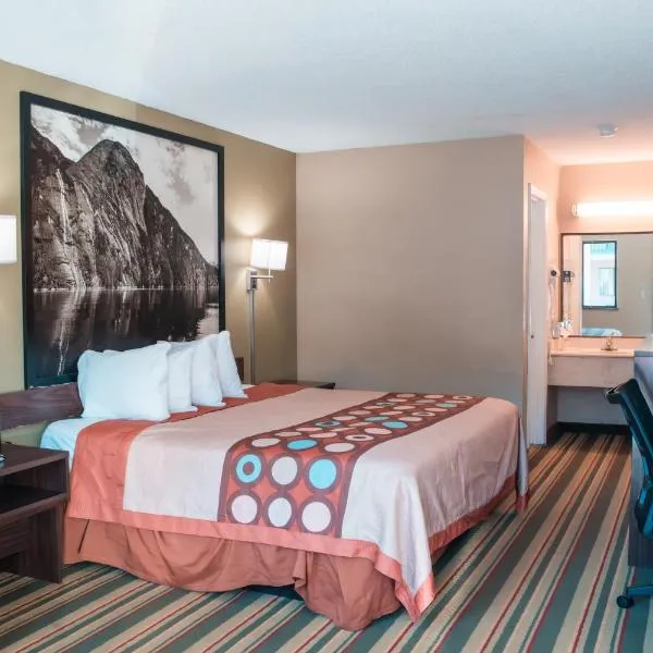 Super 8 by Wyndham Columbia/Ft. Jackson SC, hotel in Columbia