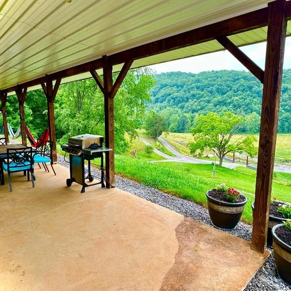 Country views and hikes., hotel in Kyles Ford