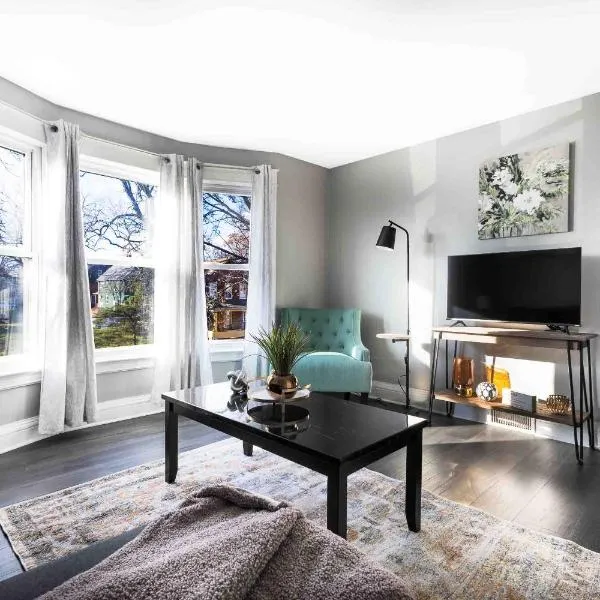 Elegant 1BR 1 Bath apartment minutes the falls, hotel v destinaci Niagara Falls