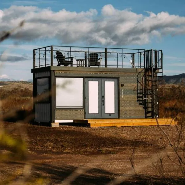 New Cowgirl Shipping Container Home, hotel in Alpine