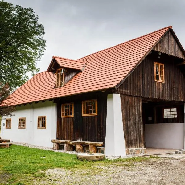 Kovačija pri Kovaču, hotel a Podvelka