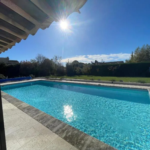 LUBERON SOLEIL ET OLIVIERS, hotel v destinácii Les Taillades