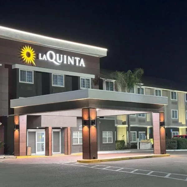 La Quinta by Wyndham Tulare、トゥーレアリのホテル