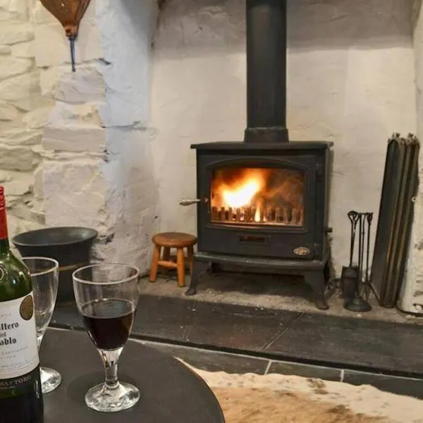 Cosy terrace cottage built into the mountain side., hotel in Blaenau-Ffestiniog