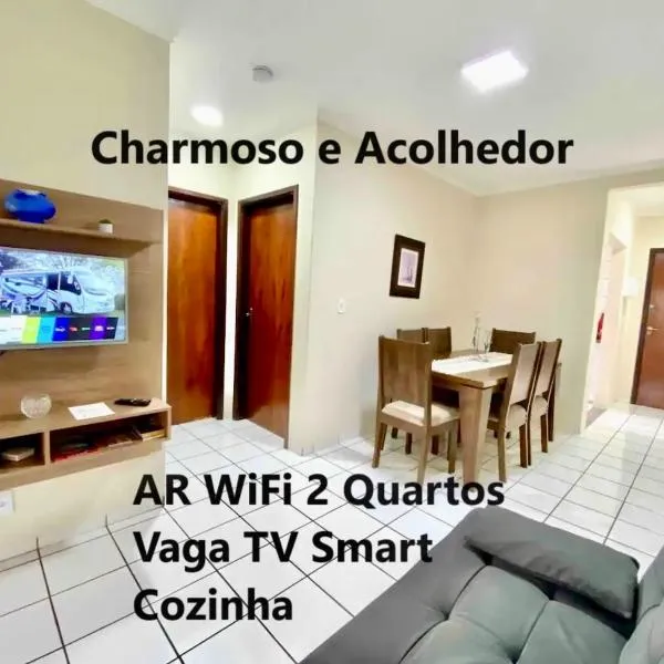 Apto charmoso na V Planalto perto Shopping com 2 Quartos ArCond Wifi Fibra Home Office e Garagem em Dourados, hotel in Itaporã