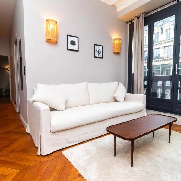 Apartment Center of Paris by Studio prestige