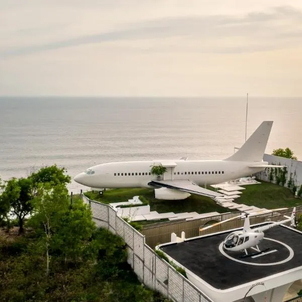 Private Jet Villa Uluwatu, hotel in Uluwatu