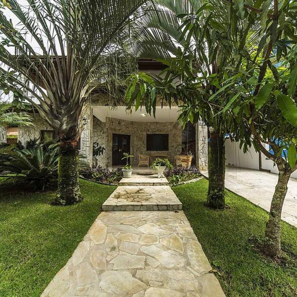 Casa confortável e ampla com piscina e bilhar!