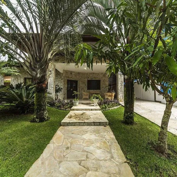 Casa confortável e ampla com piscina e bilhar!, hotel in Ubatuba