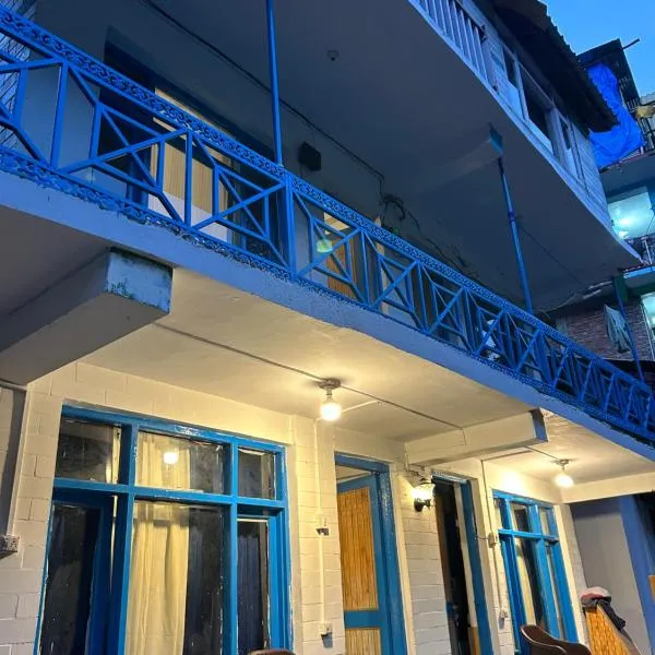 Tiny Spot Hostel, hotel v destinaci Manāli