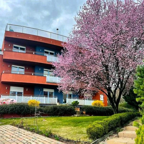 RoseHill Garden Family Villa with a Great Budapest View, hotel v Budapešti