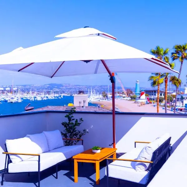 Harbor Lookout - Luxury Beach Home with Coastal Views - Walk to everything!, hotel v destinaci Newport Beach