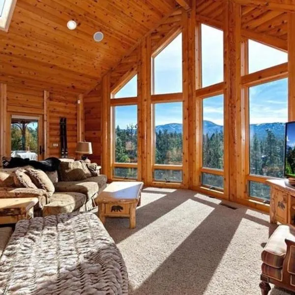 Peaceful Cabin Home with Breathtaking View!, hotel in Big Bear City