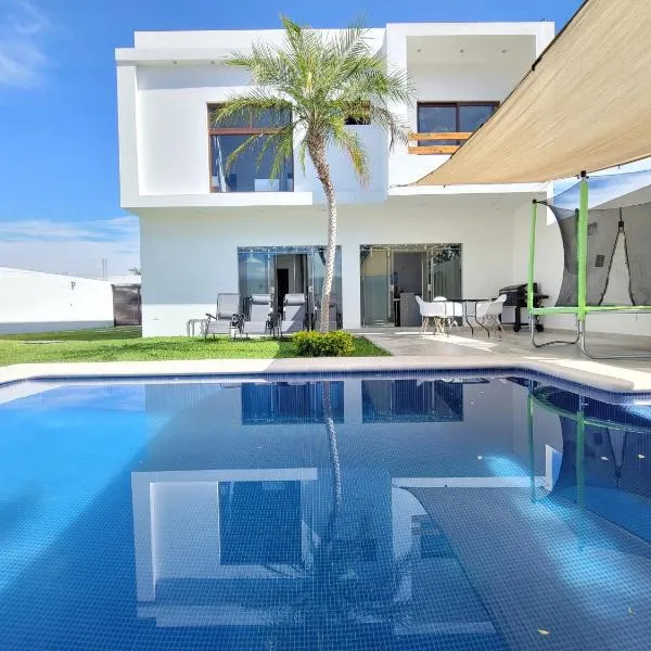 Casa Teques con aire acondicionado, hotel en Tequesquitengo