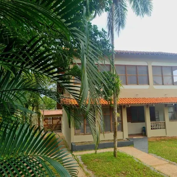 LARA'S HOUSE, hotel v destinaci São Sebastião