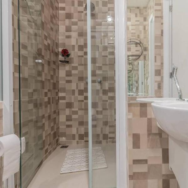 Flat sensacional 5 pessoas em condomínio moderno 2 suites climatizados - Foto 3