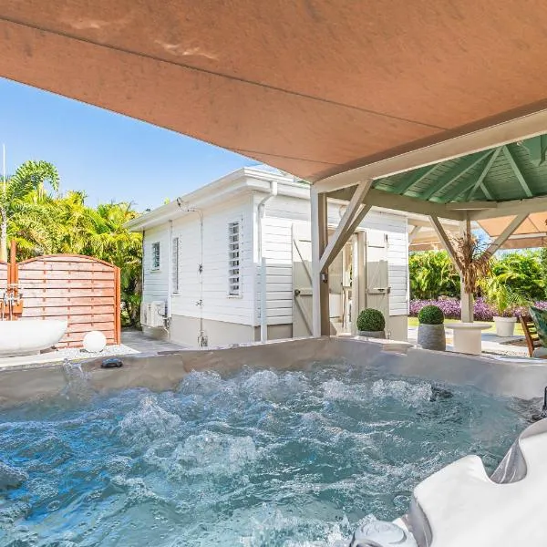Magnifique Bungalow et Jacuzzi au cœur des plages, hotel in Le Moule